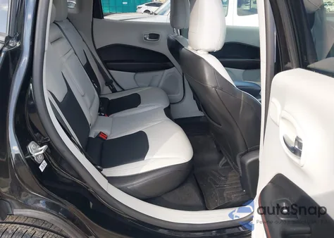 2018 Jeep Compass Limited 4X4 z USA, uszkodzony, nr VIN 3C4NJDCB6JT372826